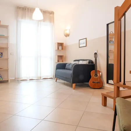 Con Terrazza E Parcheggio