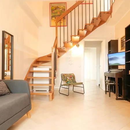 Con Terrazza E Parcheggio アパート *