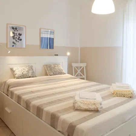 Con Terrazza E Parcheggio アパート *